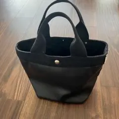ハンドメイド 舟形トートMブラックノアール裏地ベージュボタンゴールド