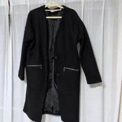 ジッパーポケット付き黒ロングコート