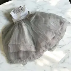 【新品】グレーのビジュー付きティアードドレス 110㎝