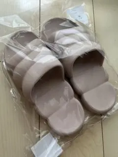 未使用　スリーコインズ　もこもこＥＶＡスリッパ　ピンクのサムネイル
