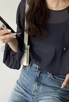 ジーラ GeeRA バックリボンシアーブラウス （ネイビー）のサムネイル