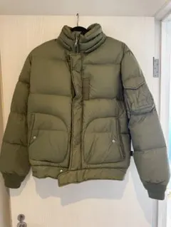 Stüssy ダウンジャケット カーキ Mサイズのサムネイル