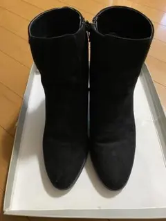 【美品】オペーク　黒 スエード ショートブーツのサムネイル