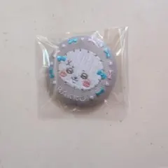 ちいかわ　刺繍缶バッジ　ラッコ
