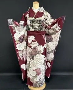 エンジ色の上品な牡丹と菊に藤の花と流水の振袖フルセット