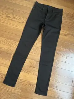UNIQLO ウルトラストレッチスキニーパンツ