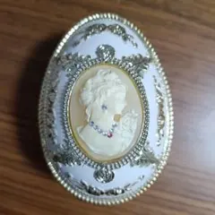 レ・メルヴェイユーズラデュレ カメオ プレスト チークカラー 02