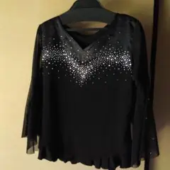 黒のフレアスリーブダンスウェア