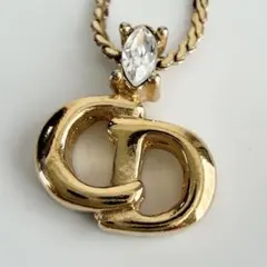 紀*子様 Christian Dior ロゴ ブローチ ゴールド - メルカリ