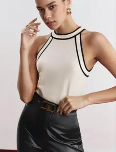 アイボリー ハイネック ノースリーブニット