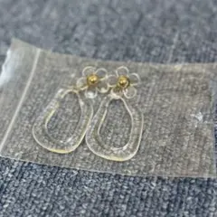 匿名発送！透明お花のピアス
