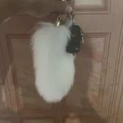 ホワイトファーキーホルダーきつね しっぽ