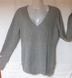 UNIQLO、メリノカシミアプレミアムMサイズ、Vネックグレーセーター、Mサイズ