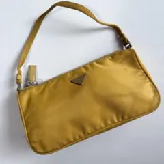 ✨希少入手困難✨プラダ アクセサリーポーチ イエロー テスートナイロン 三角ロゴ