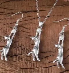 【新品】シルバーキャット　ネックレスandピアス　3点セット 猫