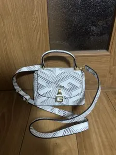 Guess バッグ