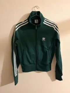 ゆ*う様 新品タグ付きadidas グリーン ジップアップジャージ sサイズのサムネイル