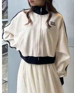 【美品】INGNI クロップドジャケット ホワイト　トラックジャケットのサムネイル