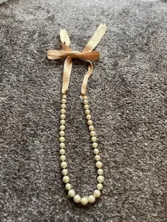 【美品】パールビーズリボンロングネックレス オレンジベージュ