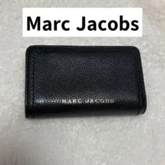 MARC JACOBS 二つ折り財布 クロコ型押し - メルカリ