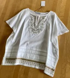 ADORE アドーア　新品　4万　上質ビジューブラウス　白　36のサムネイル