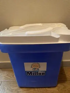 ミルトン専用容器P型4ℓ１個、哺乳瓶ピジョン3本