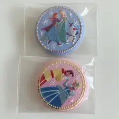 ディズニーキャラクターズ　刺繍缶バッジ　2点セット