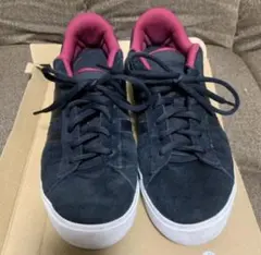 adidas アディダス　スニーカー