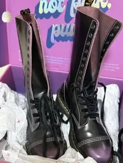 【公式完売・新品】Dr. Martens バレンタイン限定 BUZZ 5 ホール 公式完売・新品】Dr. Martens バレンタイン限定 BUZZ 5 ホール - メルカリ