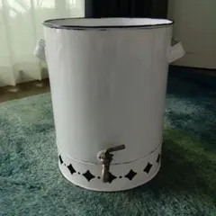 アンティーク・ブロカント・ 陶器製 白磁のウォーターサーバー 蛇口