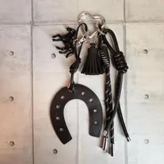 レザー 馬蹄 キーチャーム バッグチャーム タッセル 幸運 お守り じゃらじゃら