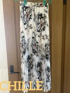 チル⭐︎新品タグ付き花柄プリーツロングスカートのサムネイル