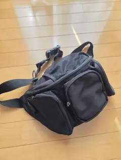 ワークマン黒 ナイロン ボディバッグ メッシュポケット付き