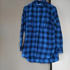 ユニクロレディース青と黒のチェック柄長袖シャツ