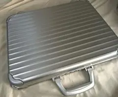 【美品・廃盤】RIMOWA アルミアタッシュケース シルバー 13桁シリアル有のサムネイル