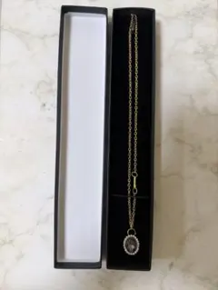 ゴールド オーバル型 グレー ストーン ネックレス 宝石