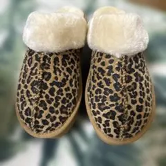 ヒョウ柄ファー付きサボサンダル