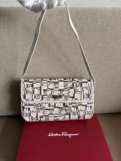 【新品未使用】Ferragamo アクセサリーポーチ　ショルダーバッグ