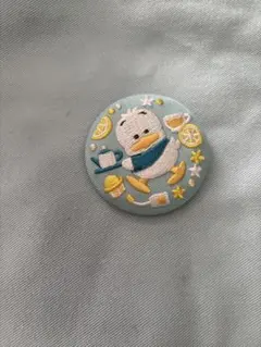 サンリオ刺繍缶バッチ　あひるのペックル