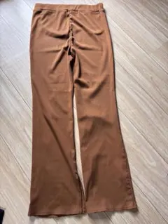 GU ブラウン フレアパンツ　スリット入り