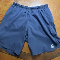 Reebok ネイビー ショートパンツ