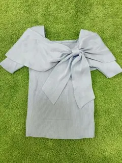 水色リボン付きオフショルダーセーター