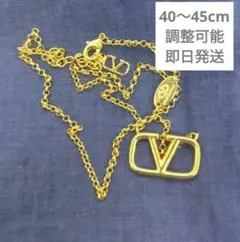 VALENTINO Vロゴ ネックレス ゴールドカラーのサムネイル