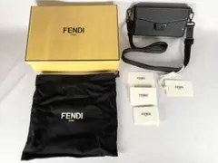 【正規品】未使用 フェンディ FENDI レザー ソフトトランク フォンポーチのサムネイル