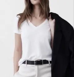 新品BANANA REPUBLIC VネックタイムレスTシャツ Mサイズのサムネイル
