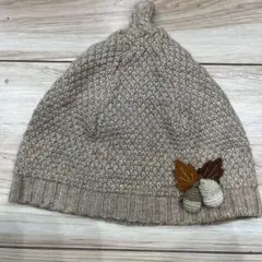 ファミリア　ベージュ ニット帽 リーフとドングリ付き