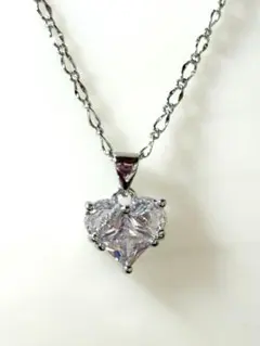 ハート型クリスタルペンダントネックレス