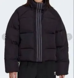 adidas ショートダウンジャケット　ショート丈　ライン　ハイネックダウン