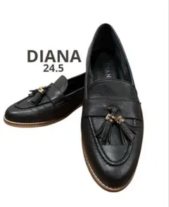 ダイアナ　タッセル付きローファー　ブラックレザー　DIANA