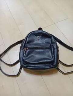 黒のシンプルバックパック